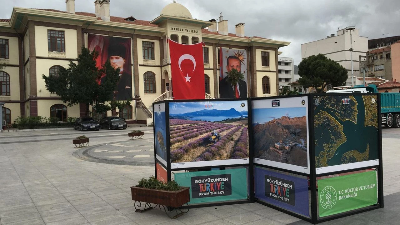 Gökyüzünden Türkiye Sergisi Manisa Kültür Yolu Festivalinde Ziyaretçileriyle Buluşuyor Cover Image